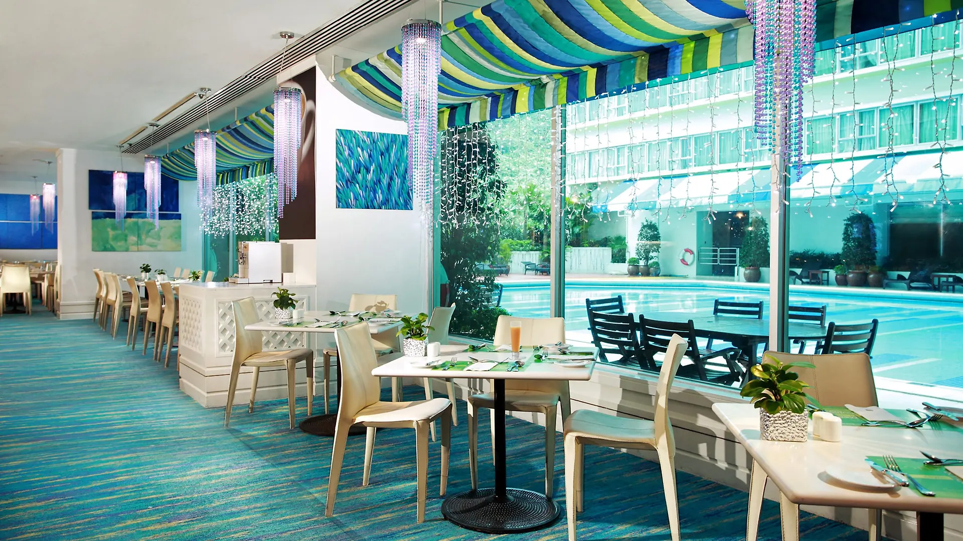Regal Riverside Hotel Hongkong 4*,